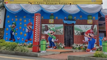Polisi Kuningan Sulap Pos Pengamanan Mudik Jadi Dunia Fantasi Mario Bros, Intip Keunikannya!