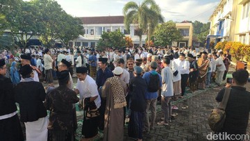 Momen Kebahagiaan Idulfitri 1447 H: Ribuan Warga Padati Lapangan STIKes Muhammadiyah Ciamis