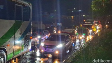 Arus Mudik Tembus Puncak: Volume Kendaraan di Gerbang Nagreg Melonjak Drastis pada H-2 Lebaran