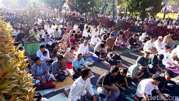 Lautan Jemaah Penuhi Alun-alun Ciamis, Pelaksanaan Salat Idul Fitri 1447 H Berlangsung Khidmat