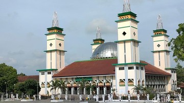 Jejak Dua Abad Kemegahan Masjid Agung Garut: Saksi Bisu Sejarah Kota Intan