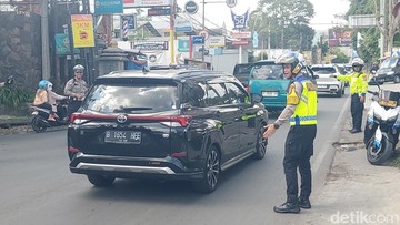 Potret Arus Lalu Lintas Kawasan Lembang H+1 Lebaran: Ramai Wisatawan Namun Tetap Mengalir