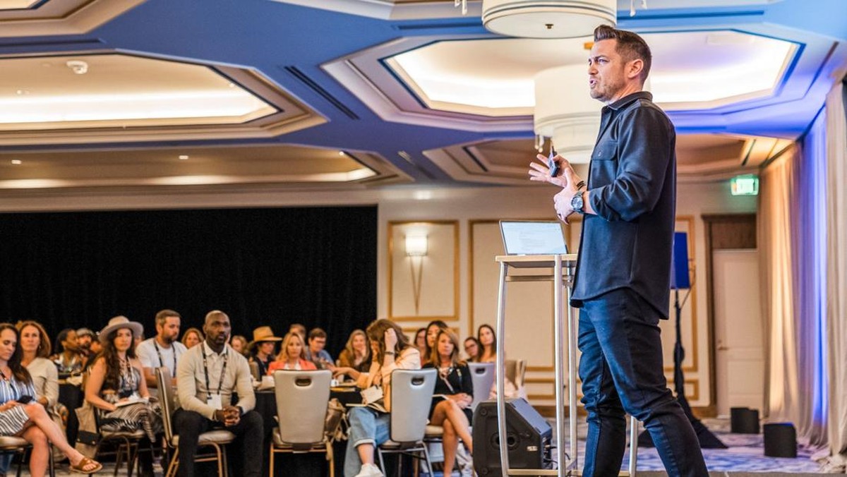 Rahasia Pebisnis AS Raih Rp2,7 M Pasif Income Tiap Bulan dengan Jadwal Kerja Hanya Tiga Hari