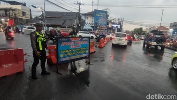 Antisipasi Kemacetan Parah, Arus Kendaraan dari Cianjur Menuju Puncak Dialihkan