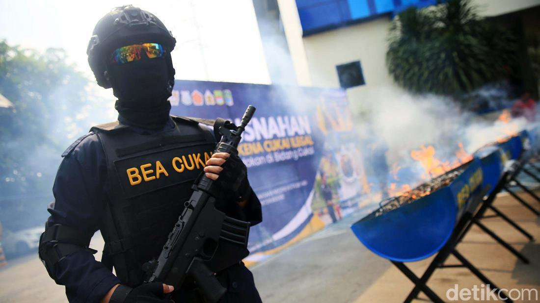 Penerimaan Bea dan Cukai Awal Tahun 2026: Tantangan dan Optimisme di Tengah Penurunan dan Peningkatan Penindakan Ilegal