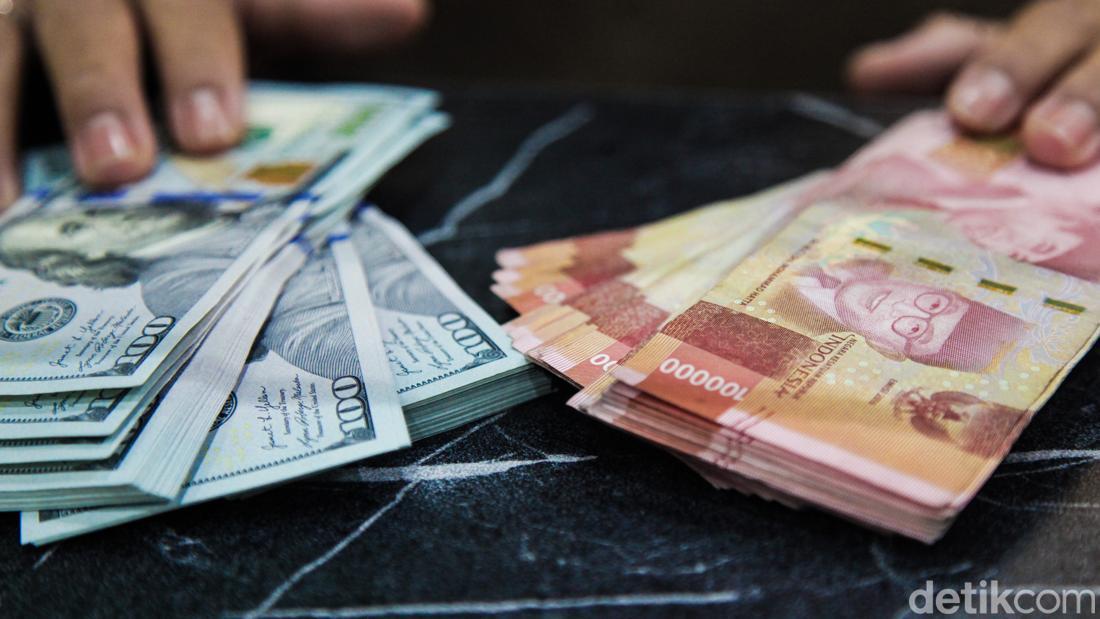 Rupiah Bangkit: Dolar AS Tertekan di Awal Perdagangan, Sentimen Pasar Berbalik Arah?