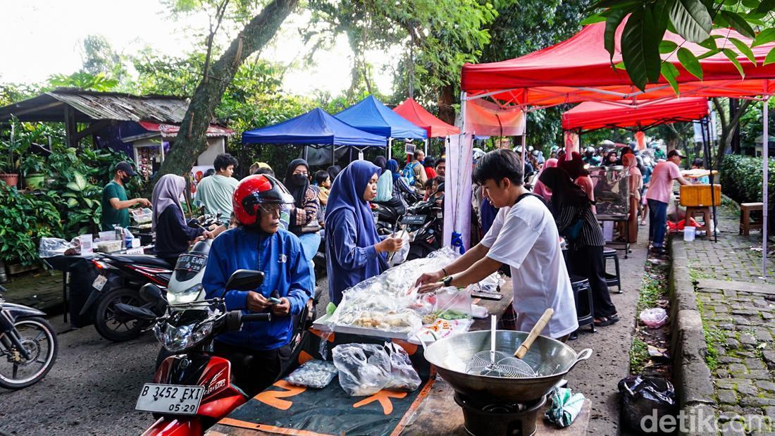 Semarak Ramadan di Taman Merdeka Depok: Berburu Takjil dan Menanti Berbuka