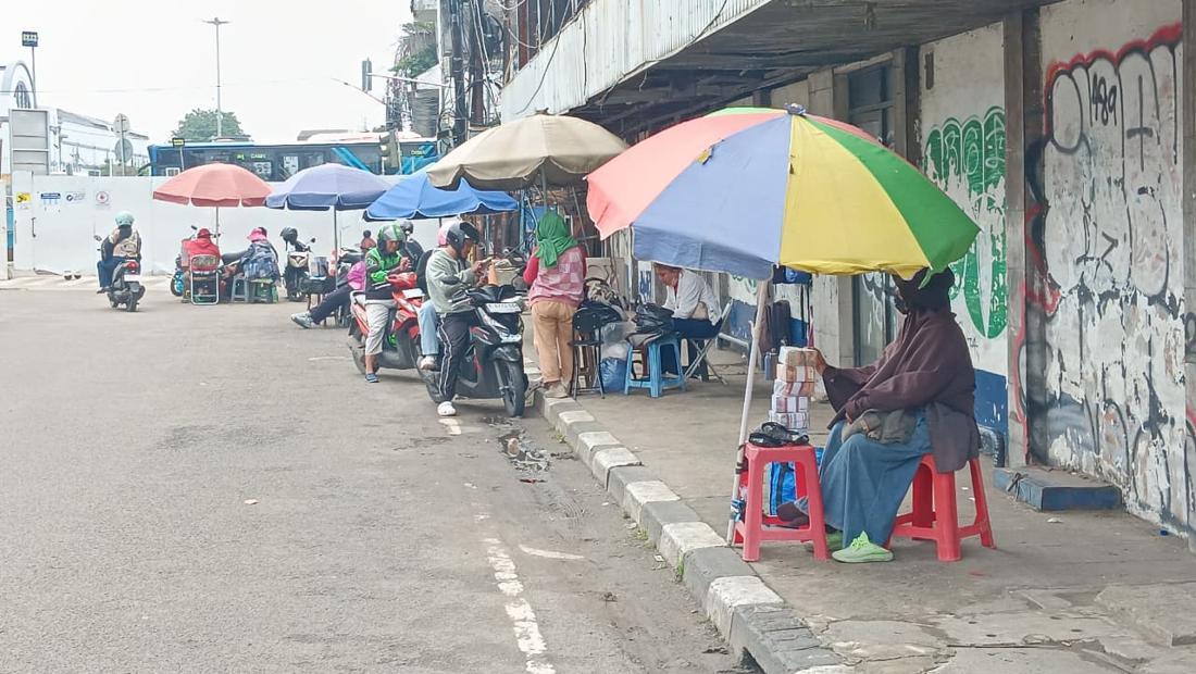 Jelang Lebaran, Jasa Penukaran Uang Dadakan Kembali Meramaikan Kawasan Asemka: Untung Menggiurkan di Tengah Pengawasan Ketat