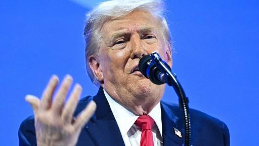 Trump Kembali Menggebrak: Tarif Impor Global Baru Mencapai 15% di Tengah Kontroversi Hukum