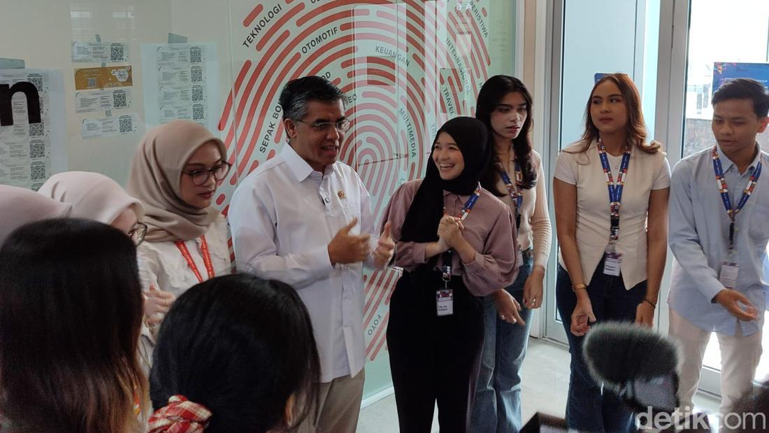 Tingkatkan Daya Saing: Menaker Yassierli Dorong Peserta Magang Nasional untuk Berkontribusi Aktif dan Raih Sertifikasi Kompetensi