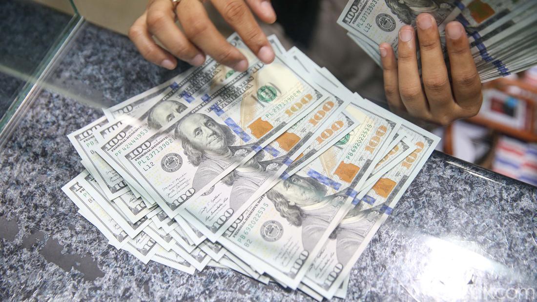Rupiah Tertekan: Dolar AS Sentuh Level Krisis Rp 16.800-an, Apa Pemicunya?