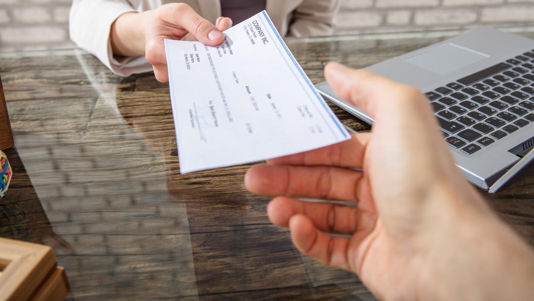 Analisis Mendalam: Potret Upah Pekerja Indonesia Berdasarkan Tingkat Pendidikan dan Implikasinya di Tahun 2025