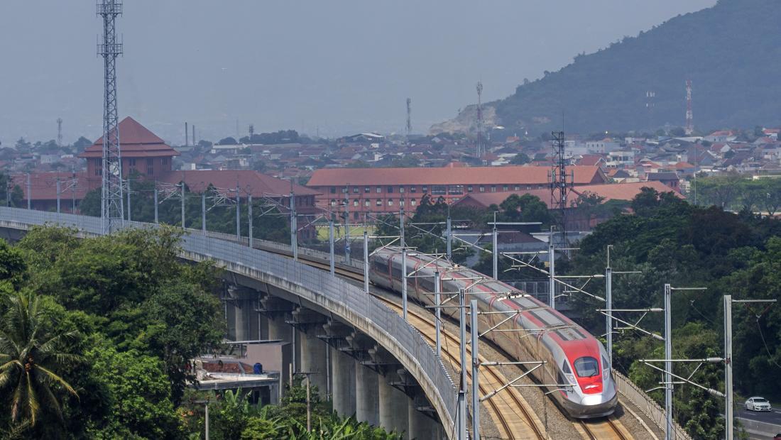Menelisik Penggunaan APBN untuk Melunasi Utang Kereta Cepat Jakarta-Bandung: Antara Keputusan Presiden dan Pertimbangan Menteri Keuangan