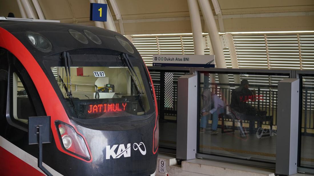 LRT Jabodebek Beri Kelonggaran Berbuka Puasa di Kereta dan Stasiun: Kenyamanan Beribadah di Tengah Mobilitas